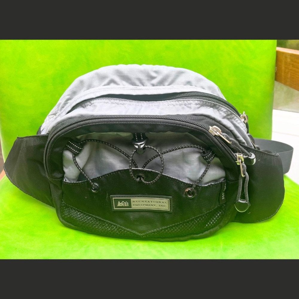 REI Full Lode Black and Grey Large Hiking Fanny Waist Pack in Great Condition
